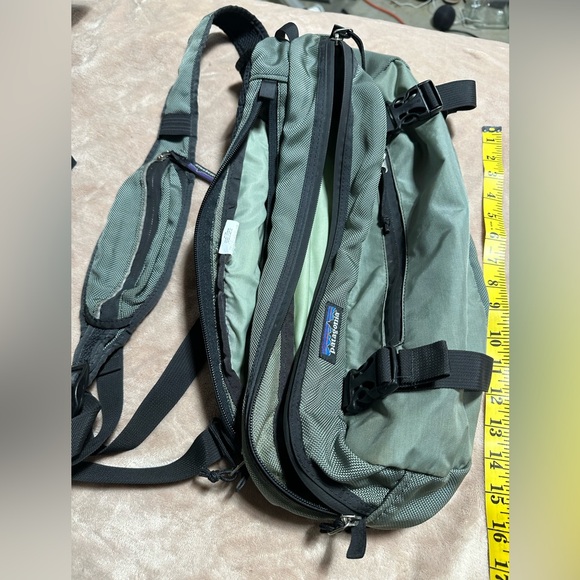 Vintage Patagonia Stealth Hip Pack – USA Made, Durable & Spacious 3 pockets - Picture 2 of 7